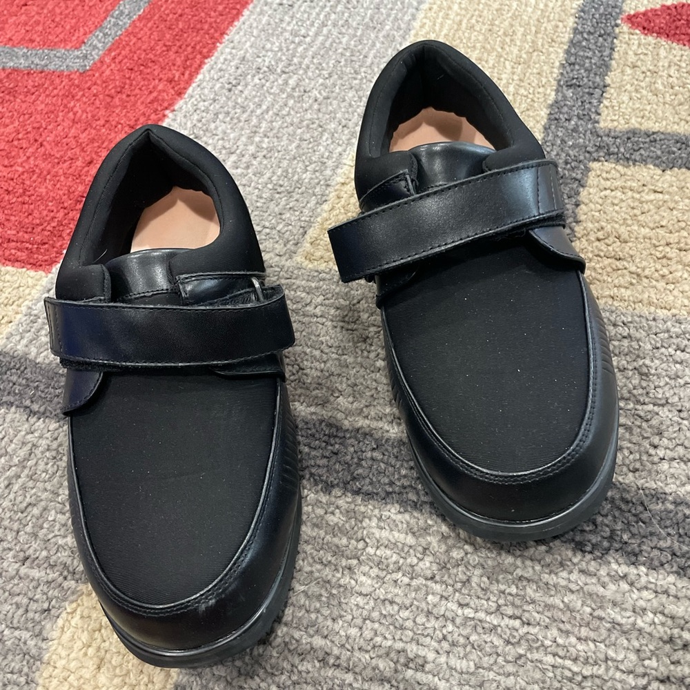 DIABETIC SHOES